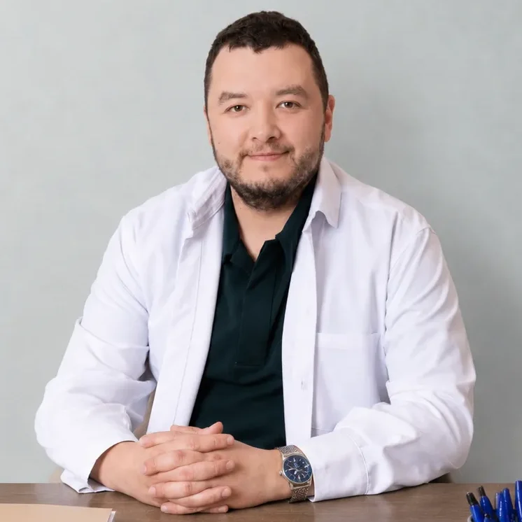 Шустов Александр Дмитриевич
